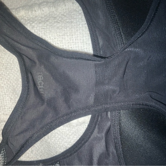 Adidas top - Picture 2 of 6